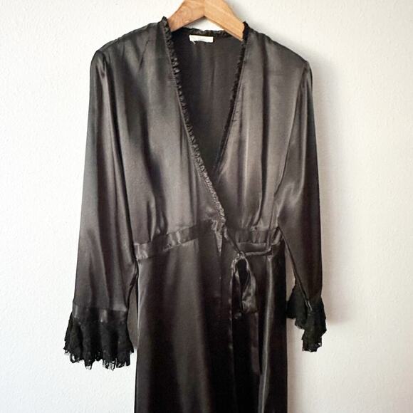 Flora by Flora Nikrooz Stella Black Satin Venise Trim Robe Women's Size XXL - Picture 4 of 11